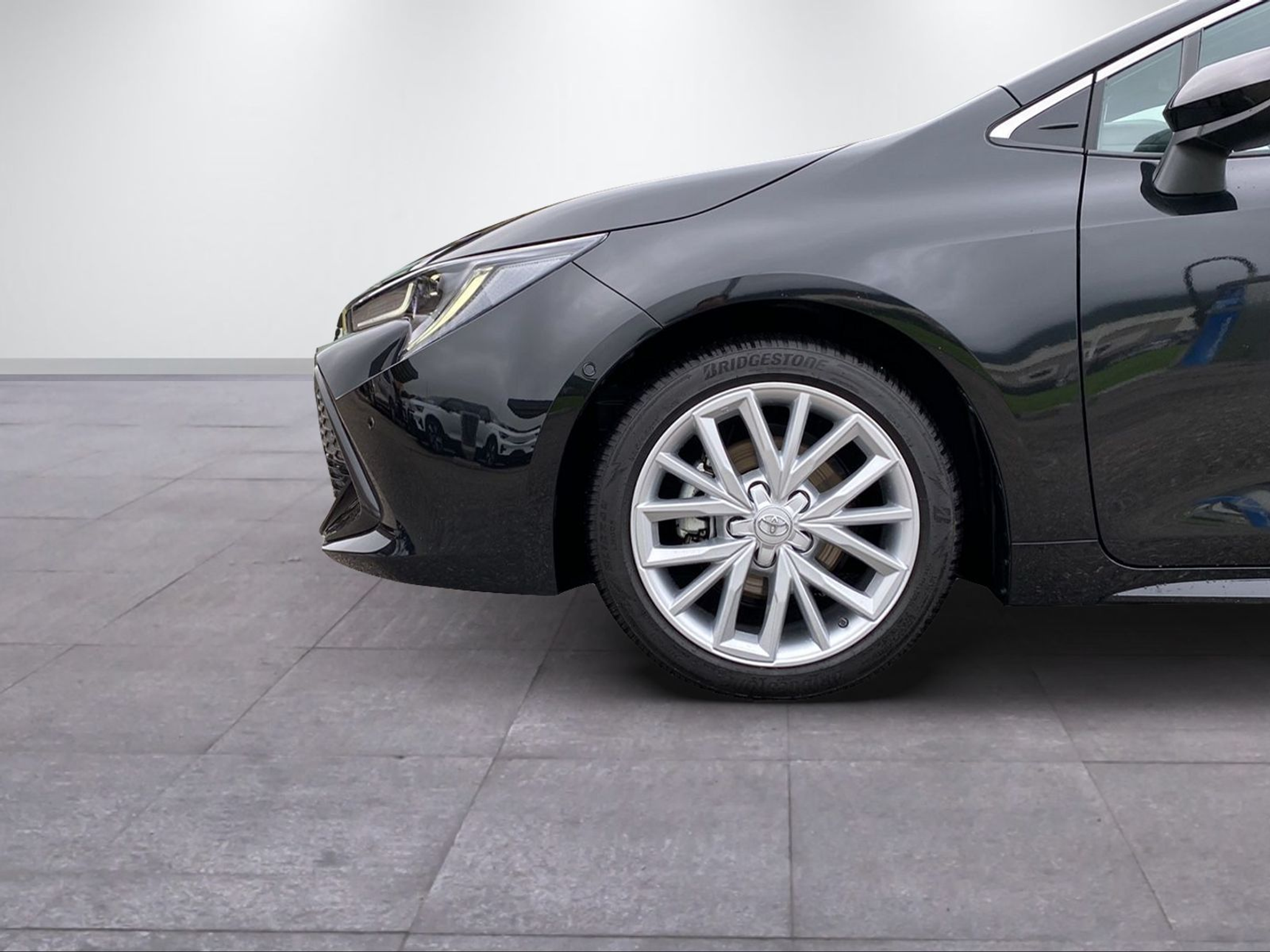 listing desktop thumbnail image 2