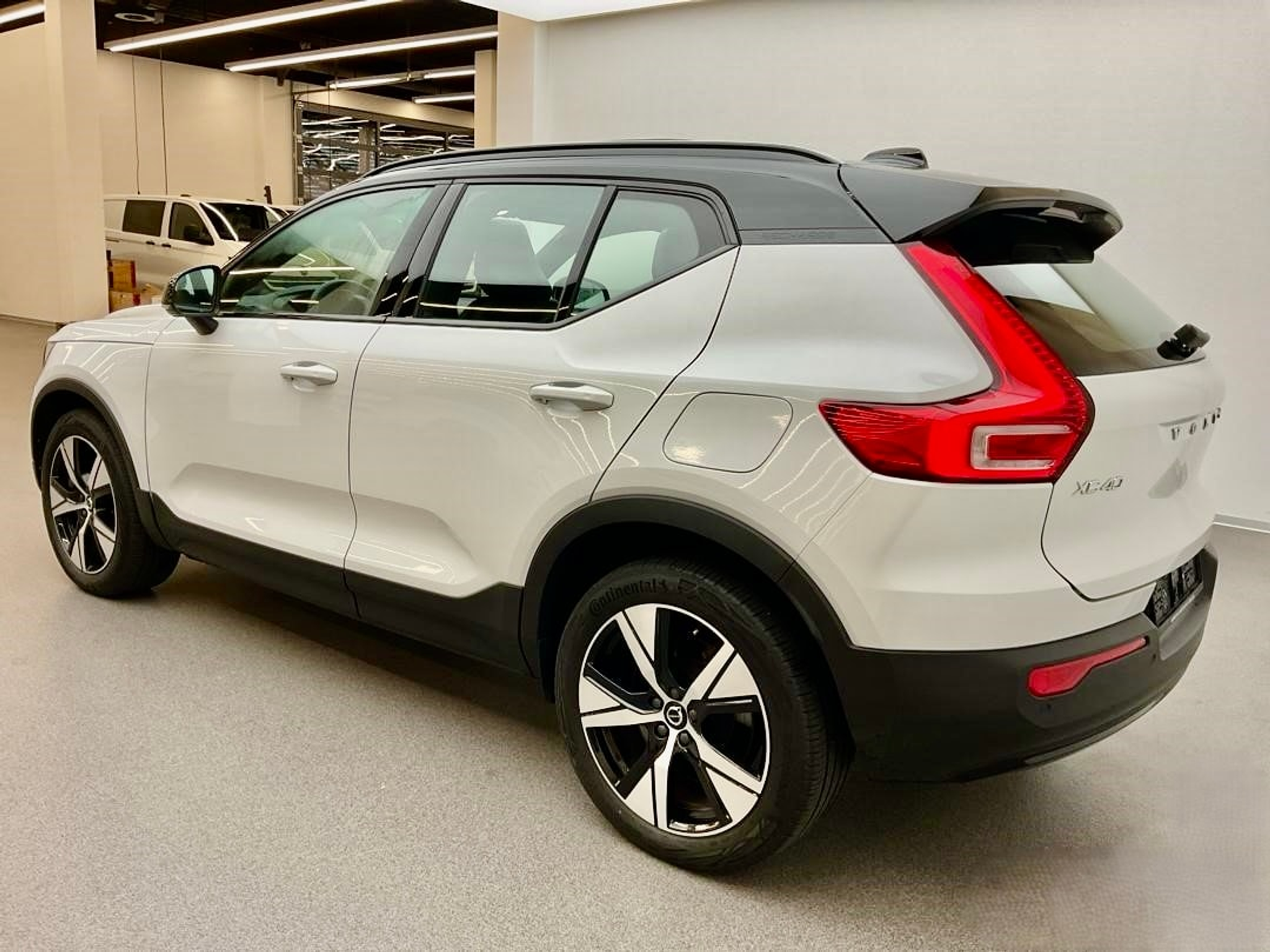 listing desktop thumbnail image 1