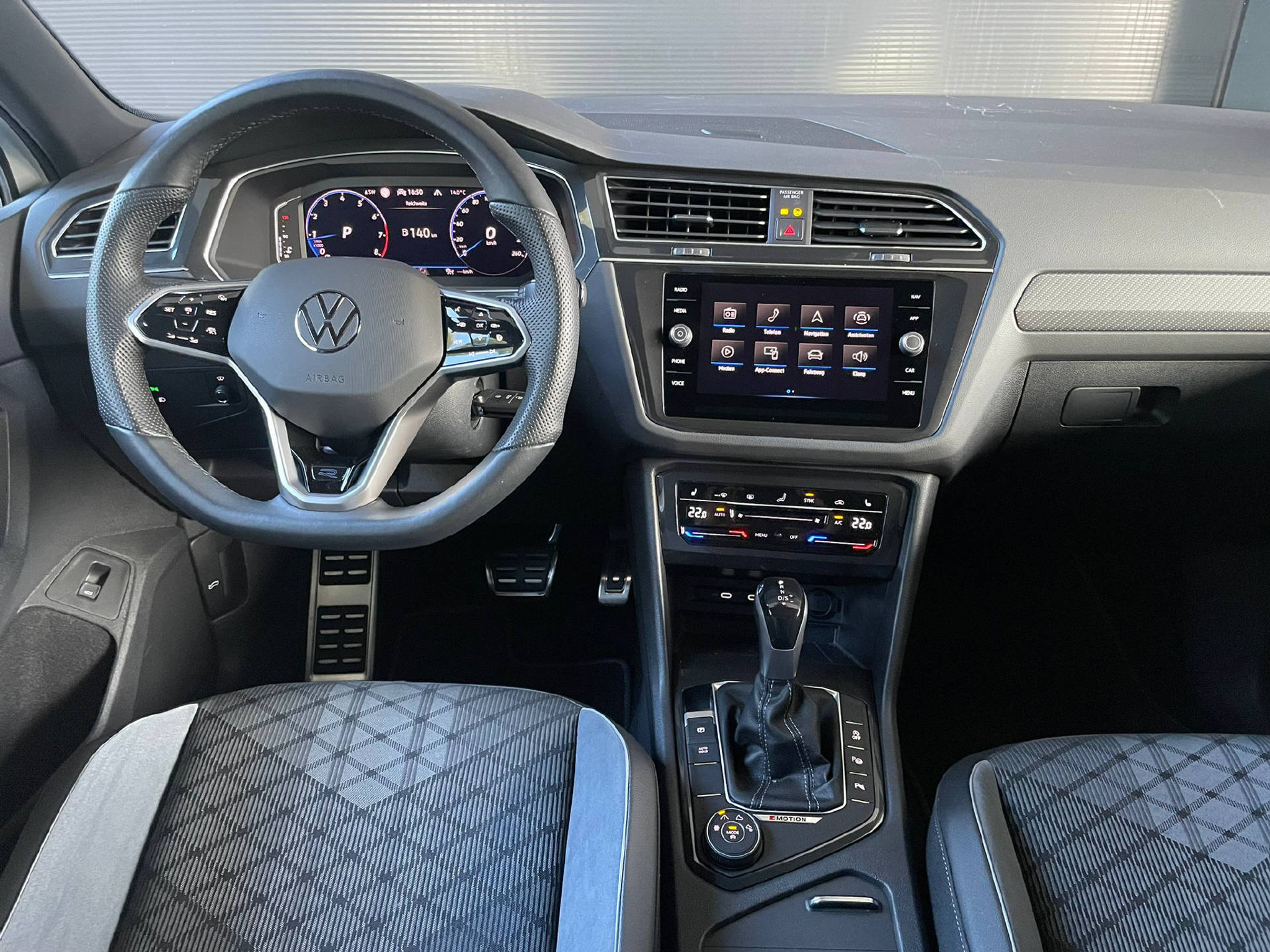 listing desktop thumbnail image 6