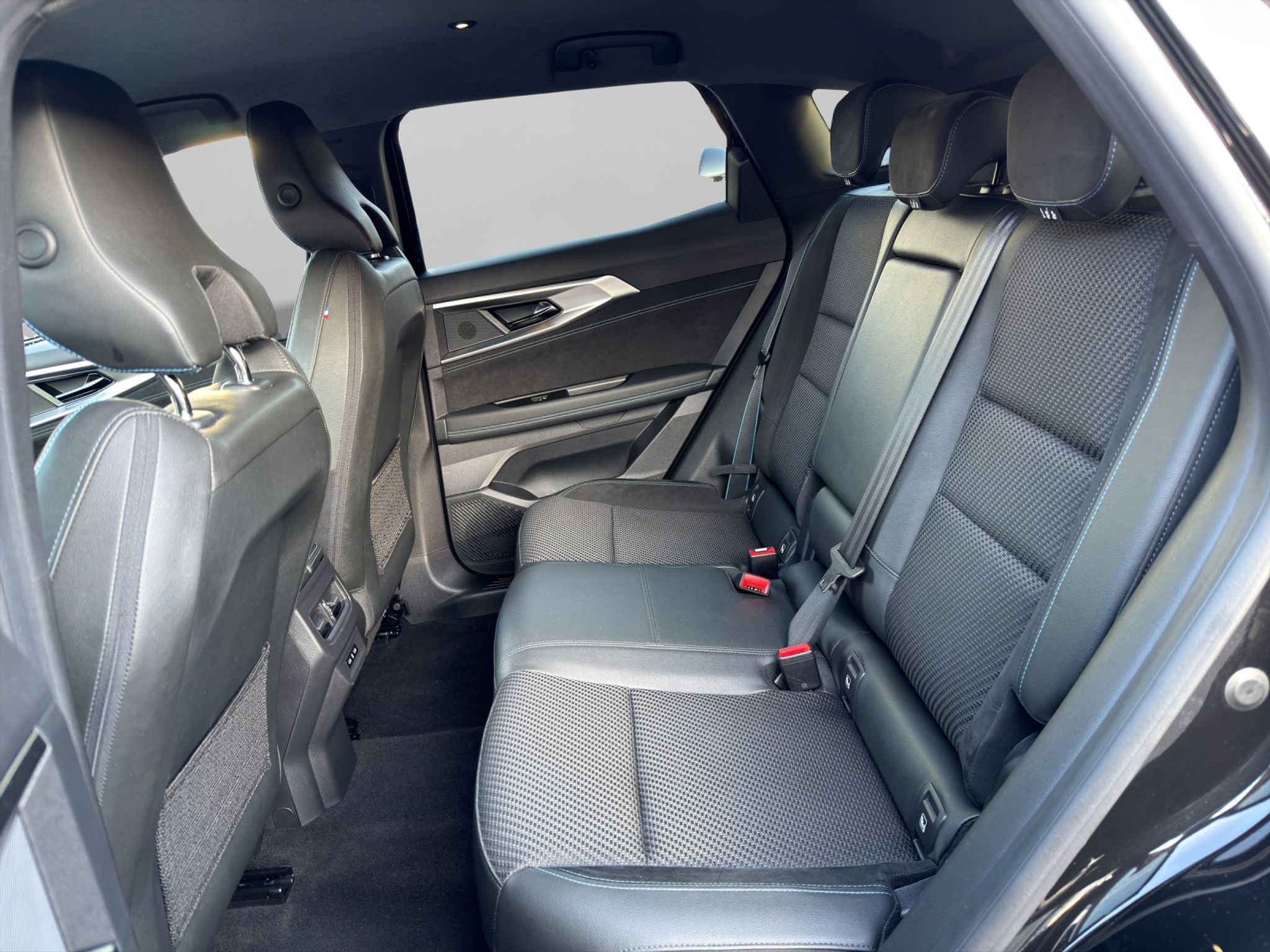 listing desktop thumbnail image 7