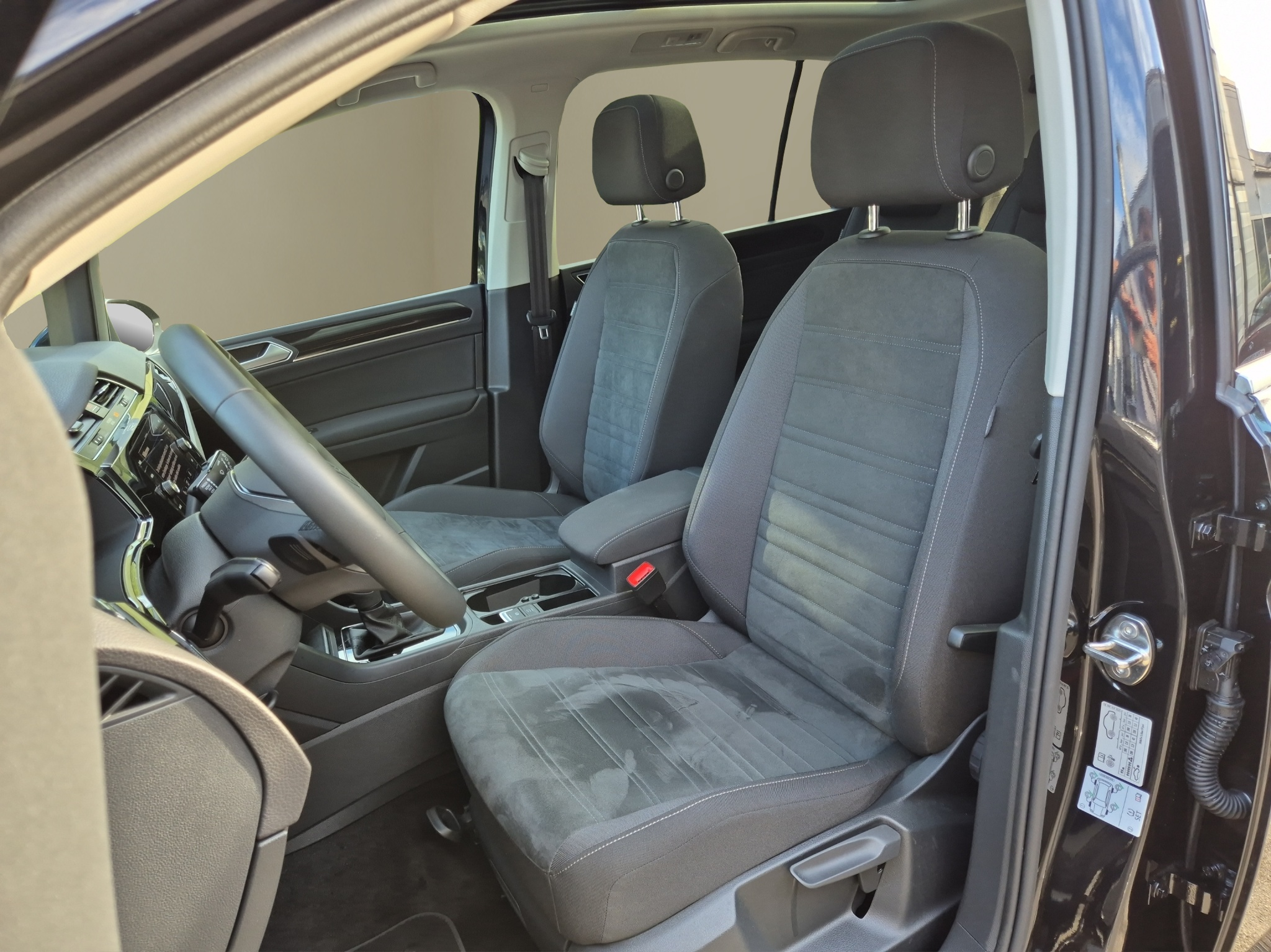 listing desktop thumbnail image 8