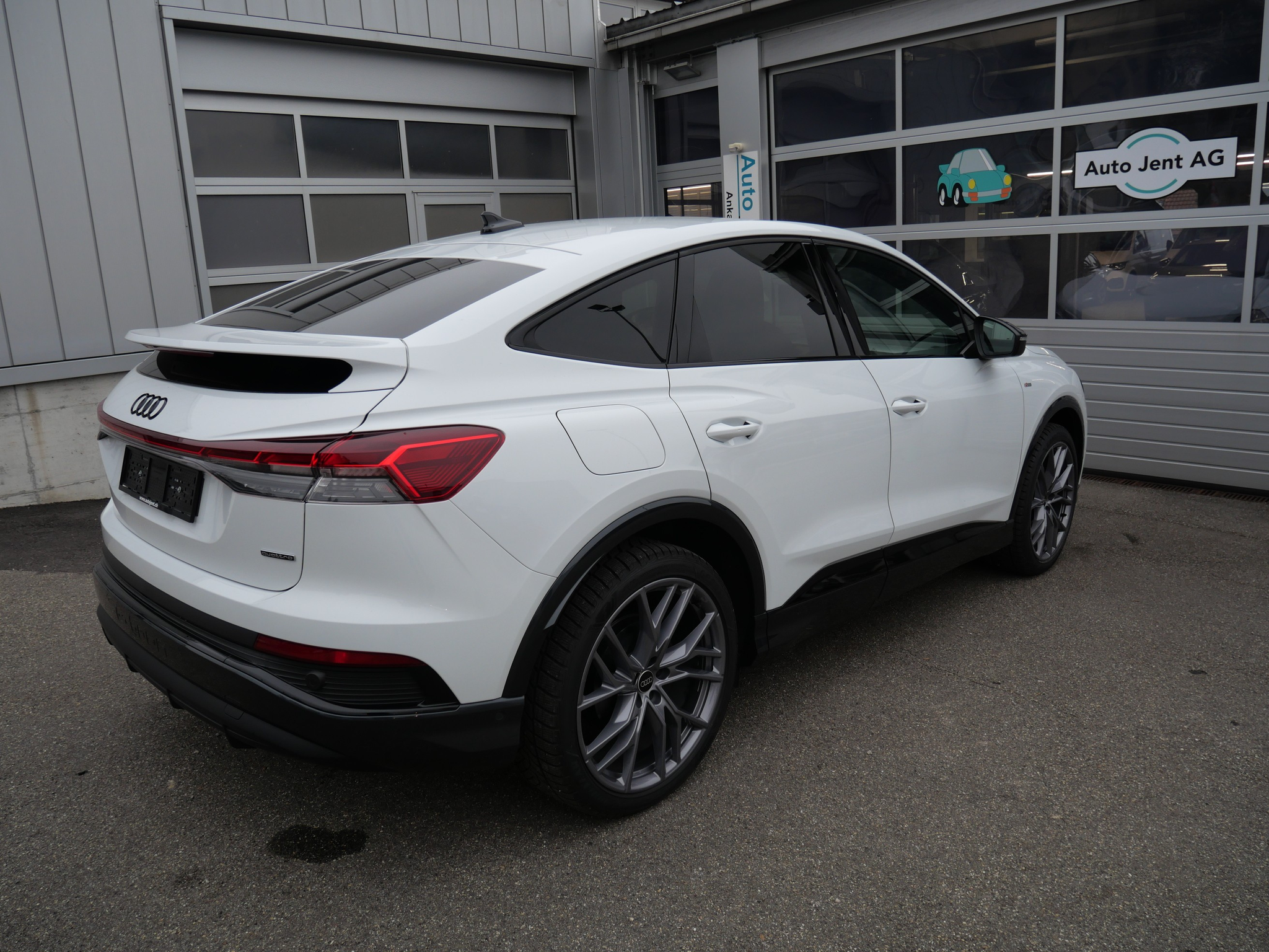 listing desktop thumbnail image 4