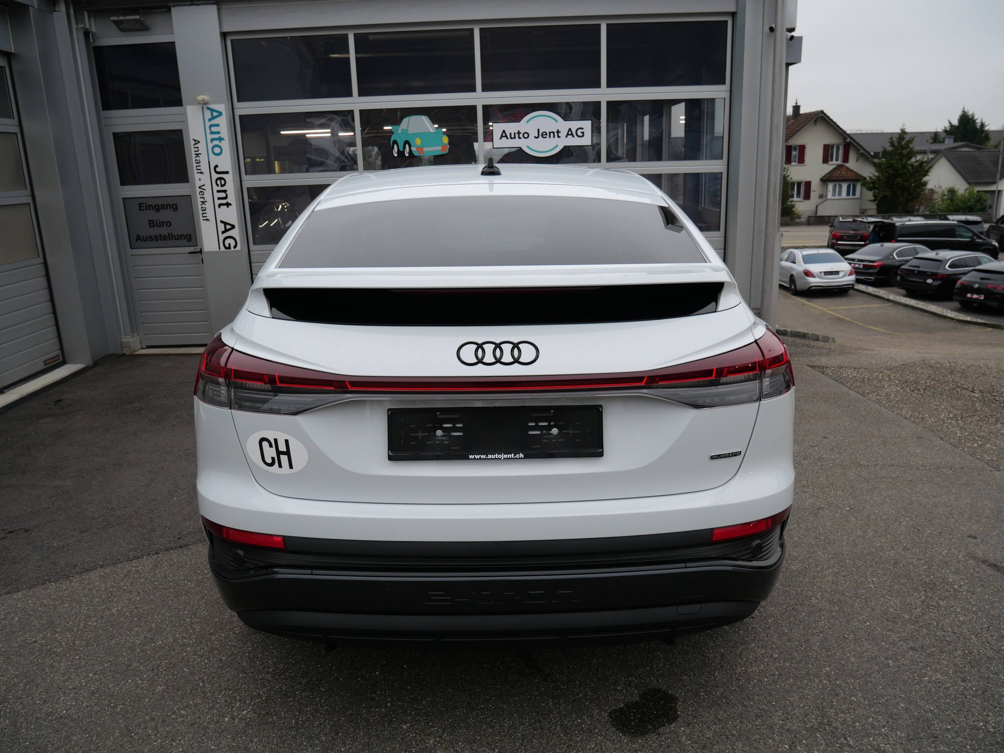 listing desktop thumbnail image 6