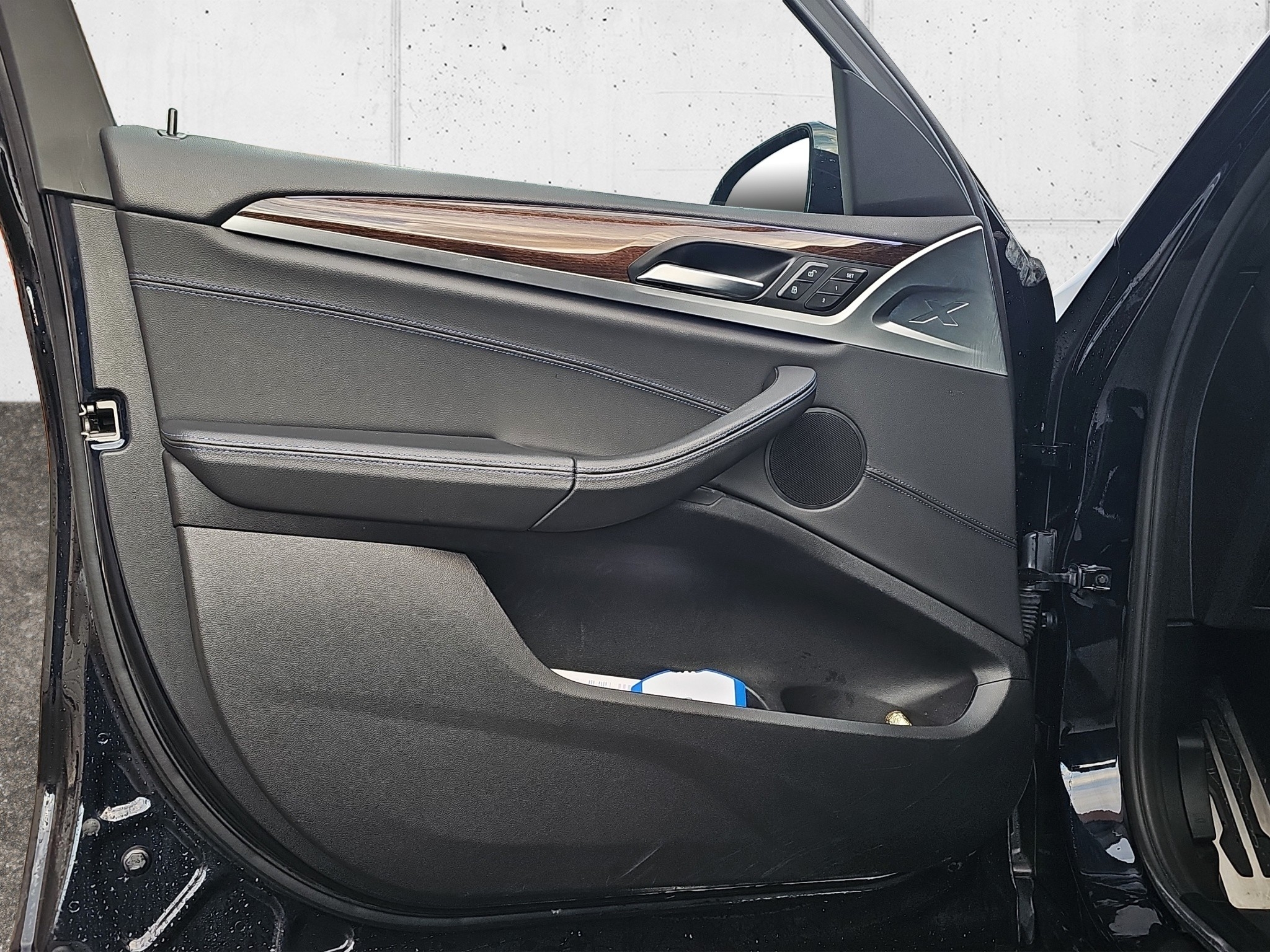 listing desktop thumbnail image 25