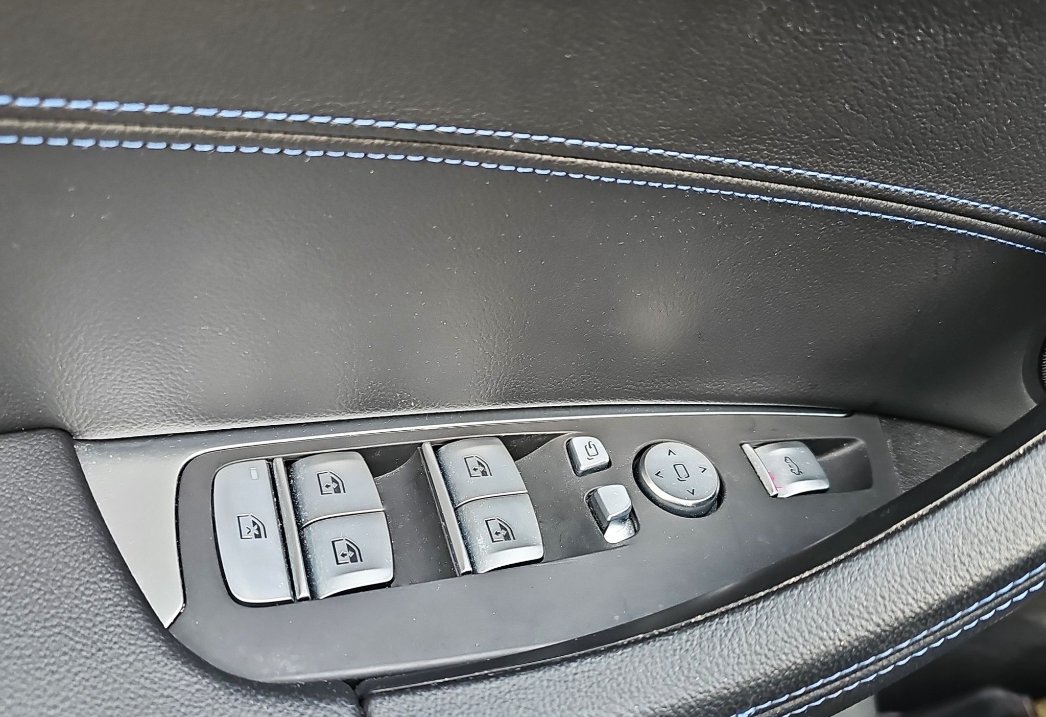 listing desktop thumbnail image 26